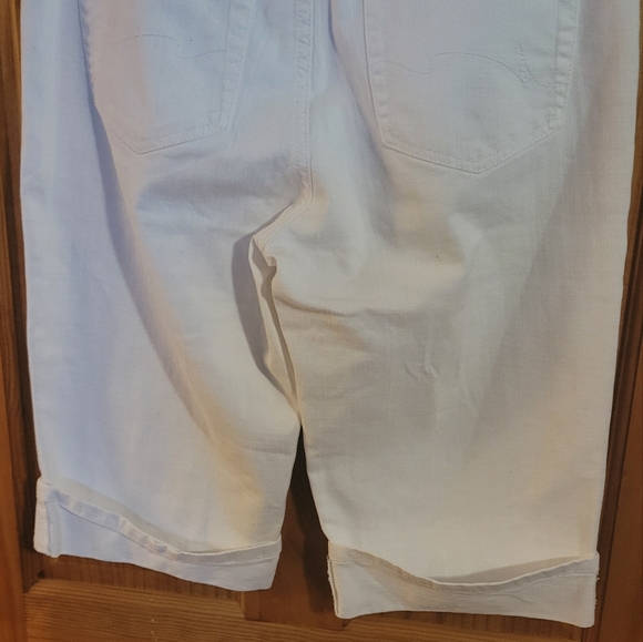 Shorts - Picture 3 of 3